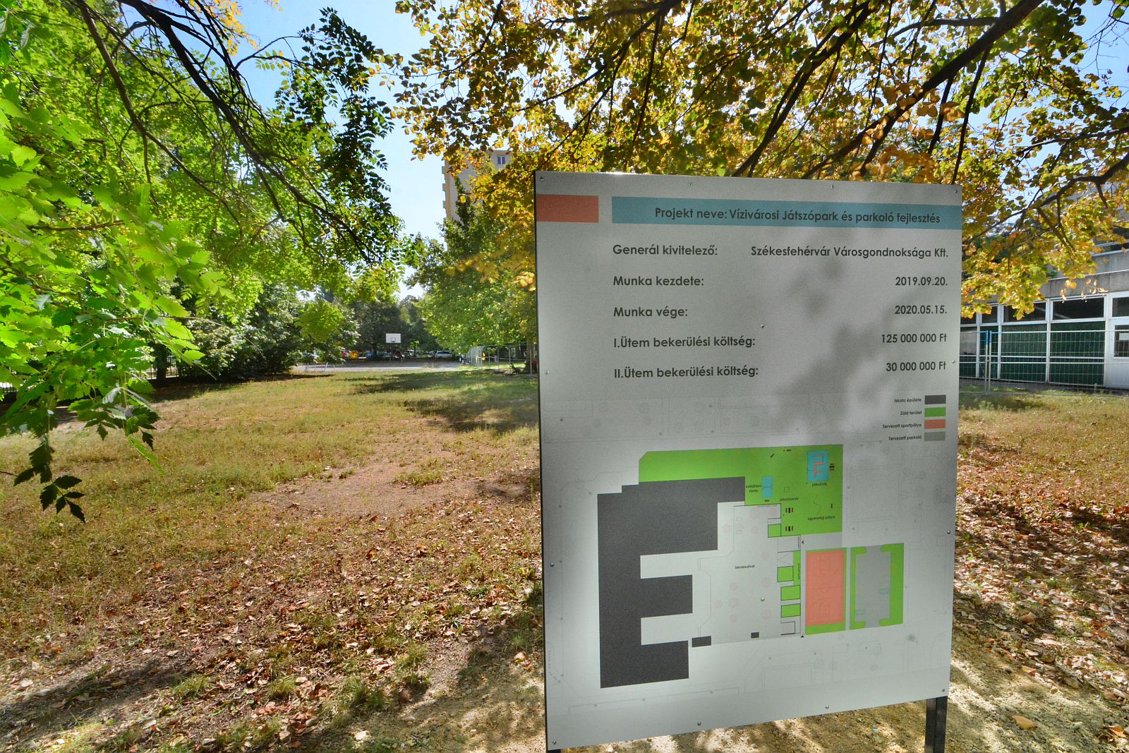 A kerítés bontásával kezdődött a Vízivárosi szabadidőpark építése